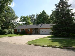 205 Fremont Ave S, Lake Preston, SD 57249