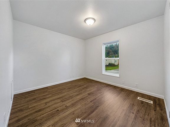 5th image of 8509 144th Ave E