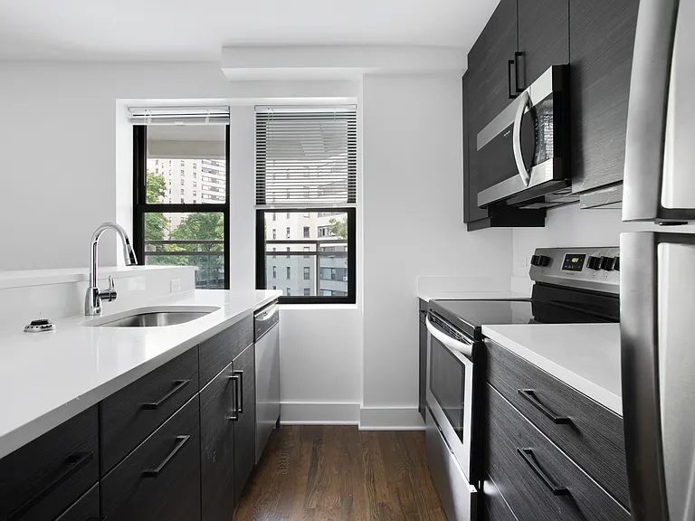 2400 Webb Ave #7K — Photo 3