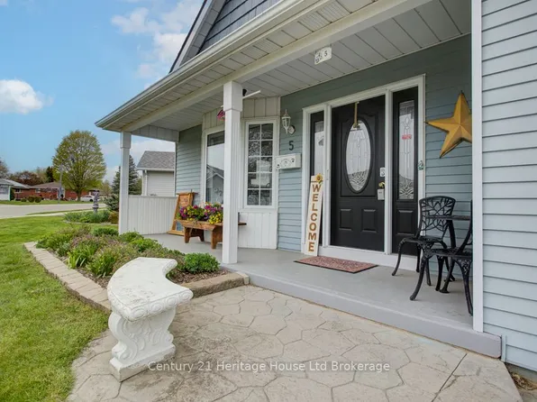 5 Dereham Dr, Tillsonburg, ON N4G 5L8