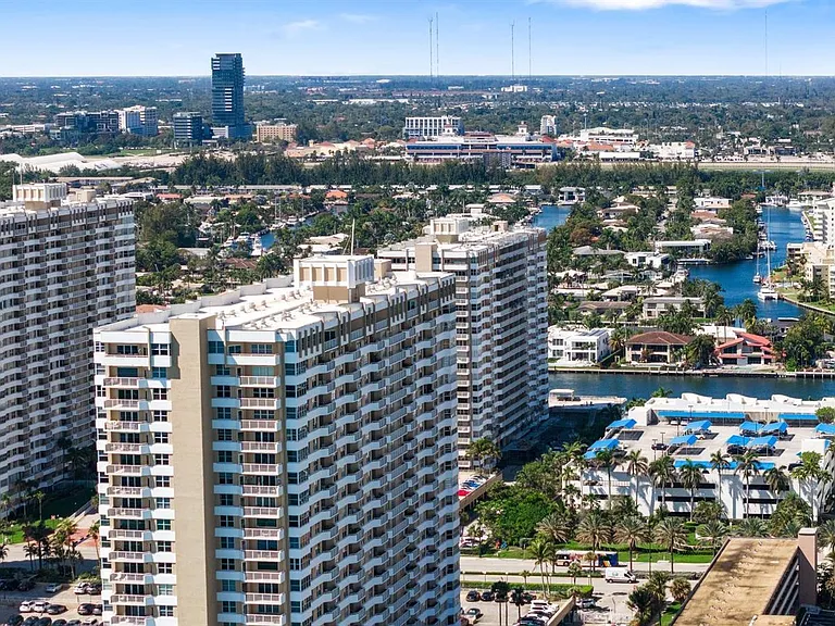 1950 S Ocean Dr #PHB — Photo 32