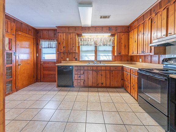5th image of 302 Hillside Dr