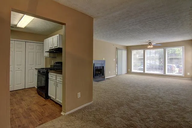 4911 S Cobb Dr SE — Photo 2