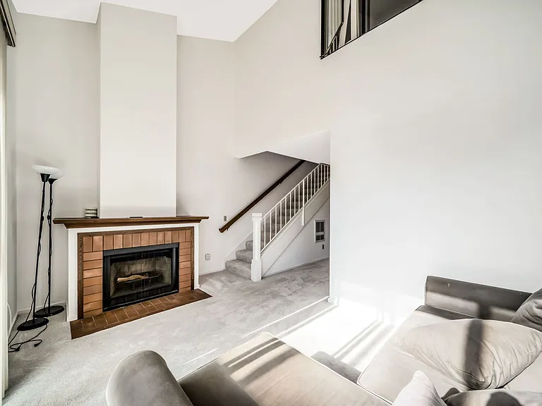 2578 Virginia St #6 — Photo 9