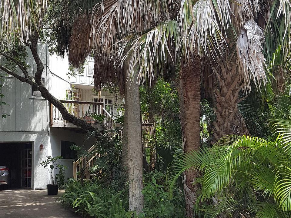 1st image of 270 Pelican Dr