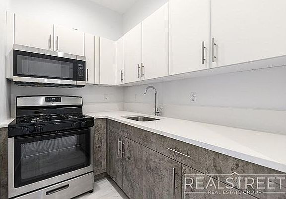 2nd image of 12 Verona Pl #2F