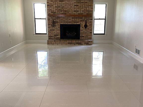 3rd image of 2250 E Fairbanks Dr