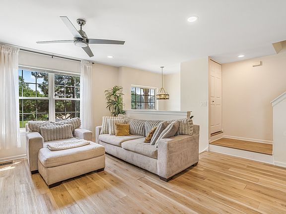 5th image of 2661 N Augusta Dr
