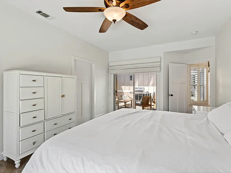 1006 Little St — Photo 2