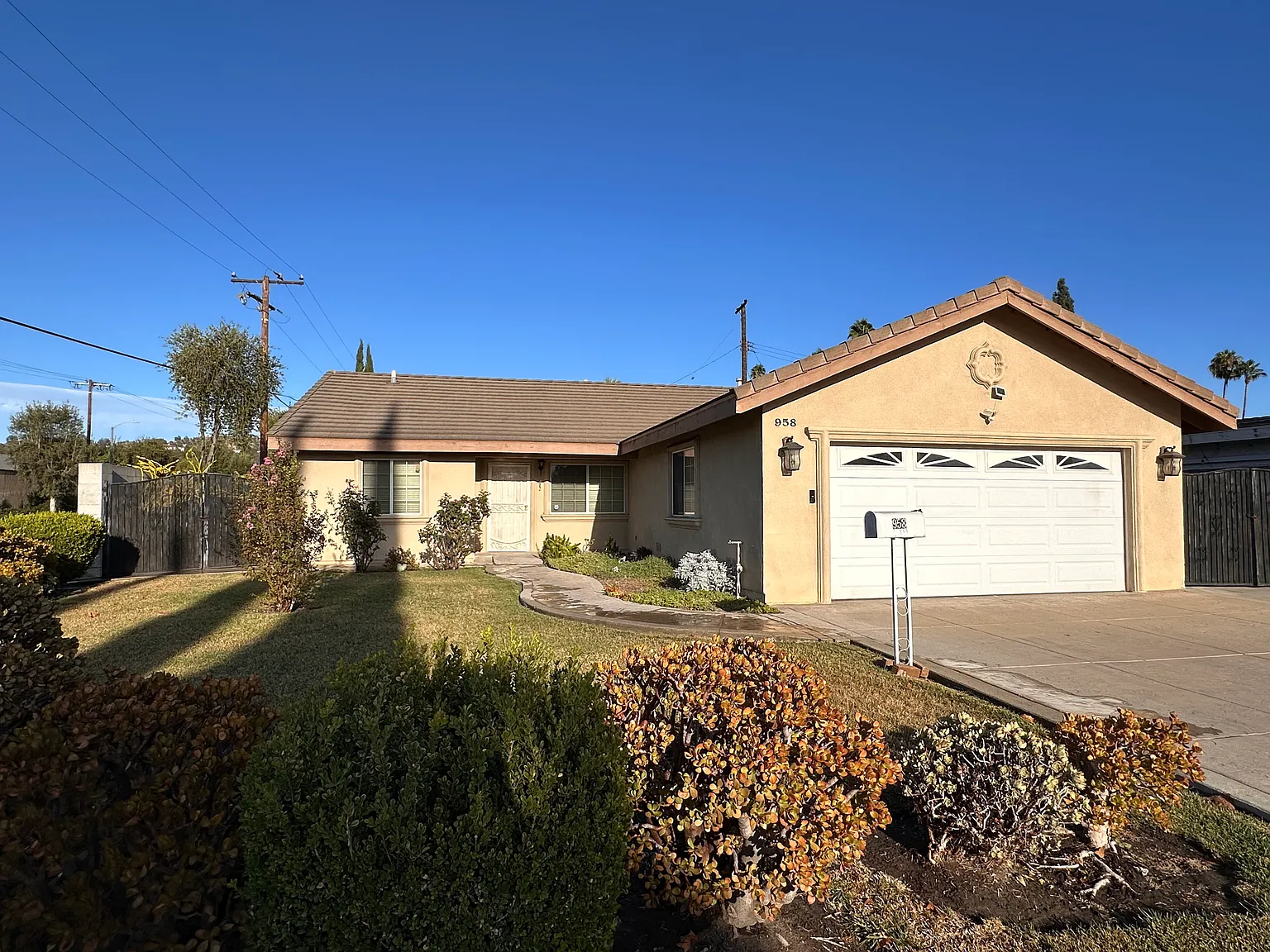 3 bed, 1492 sqft, $3,650 — Photo 1