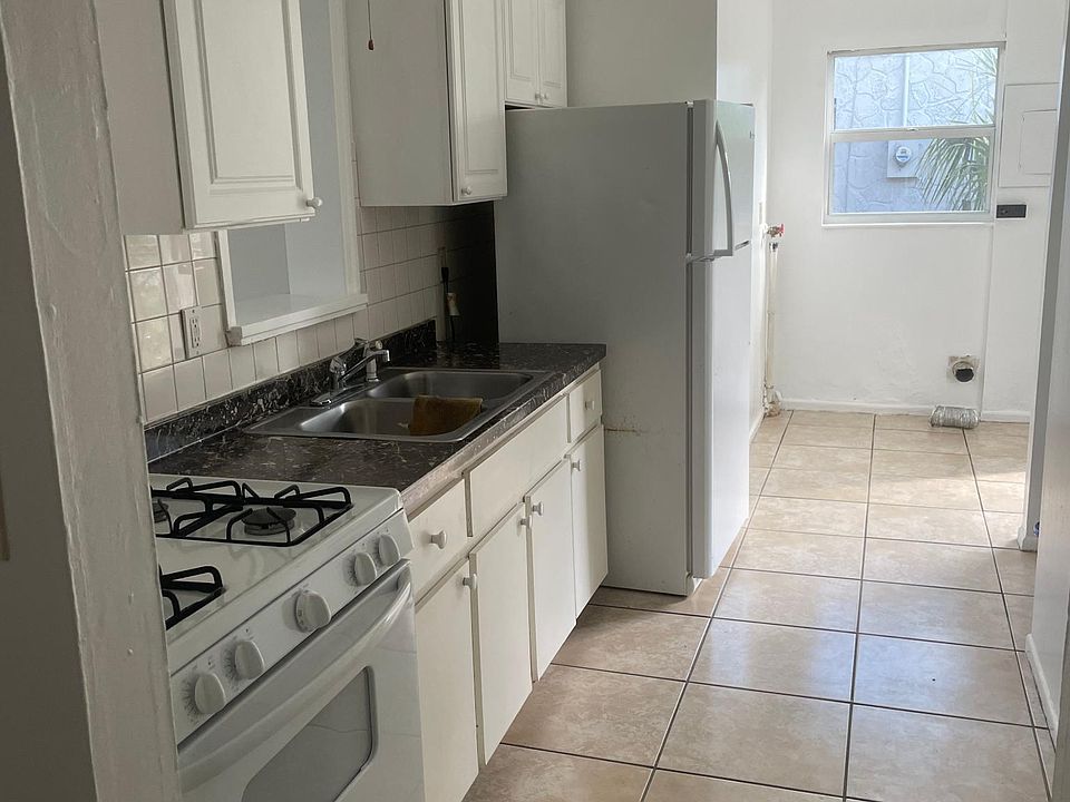 1st image of 609 Willie Dr