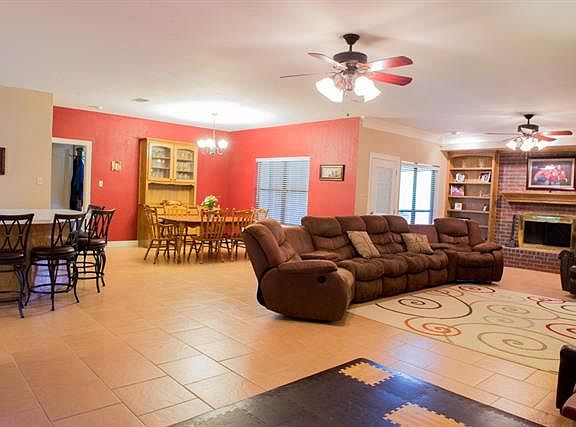 3rd image of 404 Roaring Springs Dr