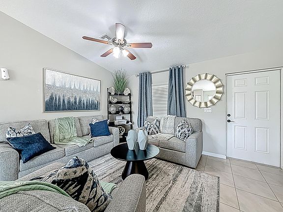 3rd image of 1679 SW Cameo Boulevard