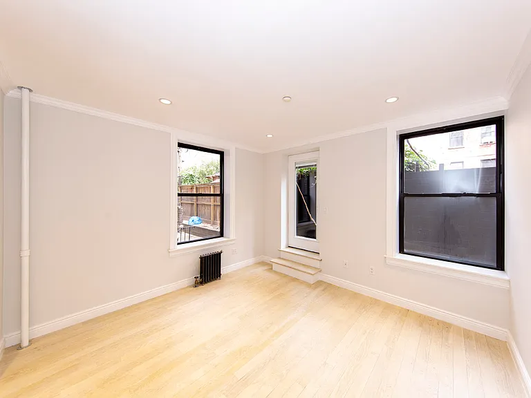 51 W 11th St #R2 — Photo 2