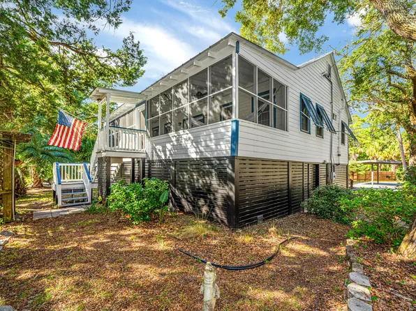 920 E Cooper Ave, Folly Beach, SC 29439