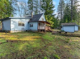136 Hathaway Dr, Cave Junction, OR 97523