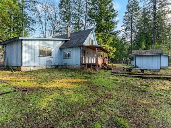 136 Hathaway Dr, Cave Junction, OR 97523