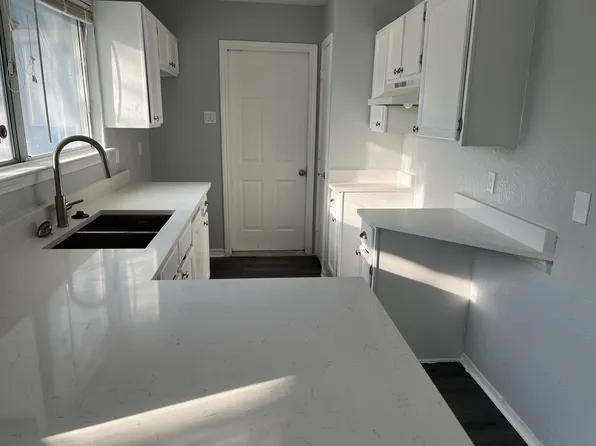 5500 Bainbridge Dr, Arlington, TX 76018
