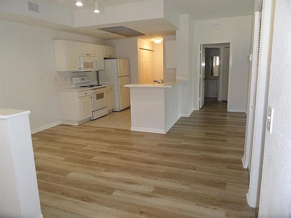 4th image of 2806 Veronia Dr APT 101
