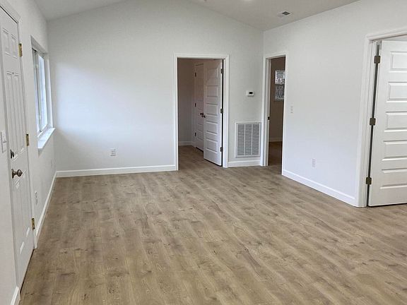 5th image of 1375 River Rd