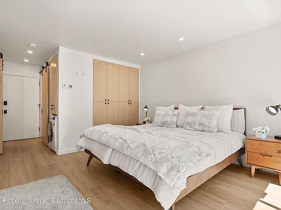 2nd image of 725 E Main St #107