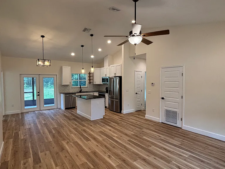 346 NW 3rd Ave — Photo 5