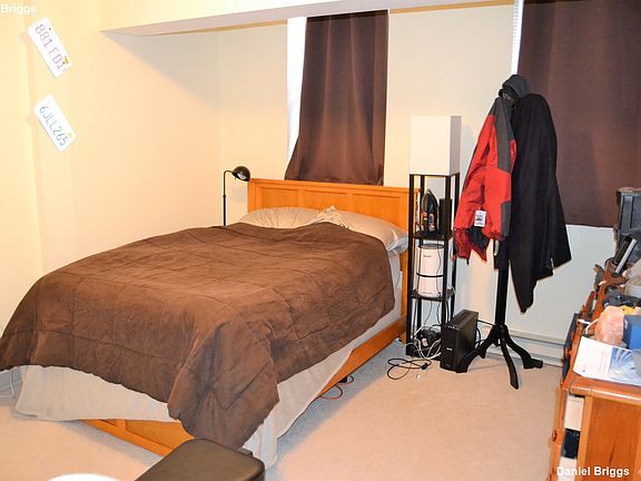 4th image of 109 Queensberry St #C1
