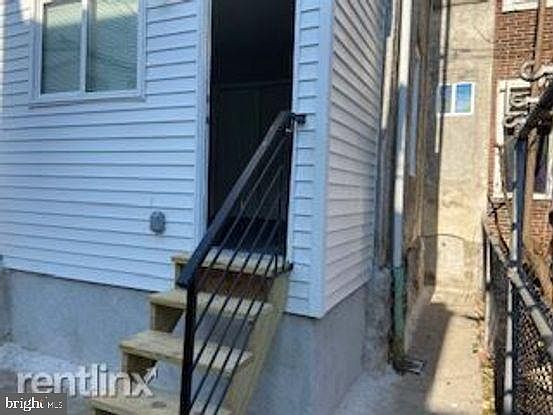 4th image of 908 E Schiller St #1F