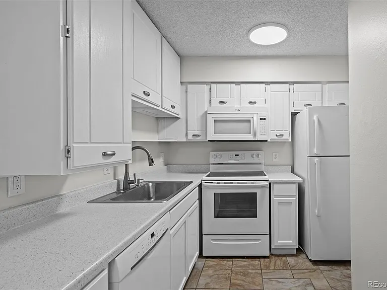 5300 Cherry Creek Dr S #326 — Photo 10