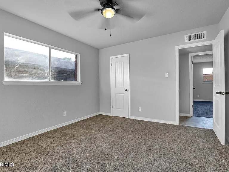 3709 Roslyn Dr — Photo 18
