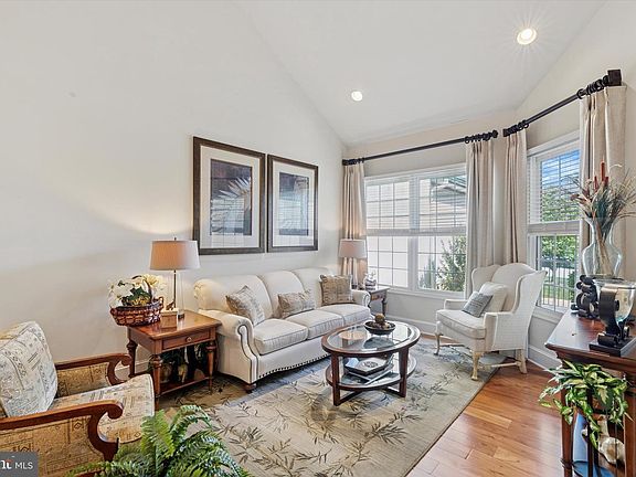 2nd image of 1653 Yardley Ct