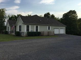 90 Country Ln, Falling Waters, WV 25419