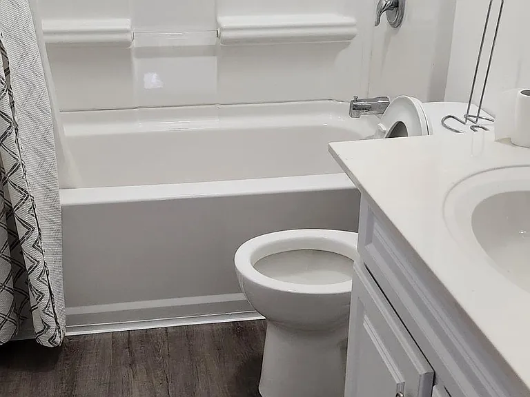 324 E Henrietta Rd #UPSTAIRS — Photo 2