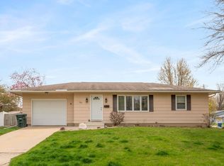 583 Pioneer Rd, Waterloo, IA 50701