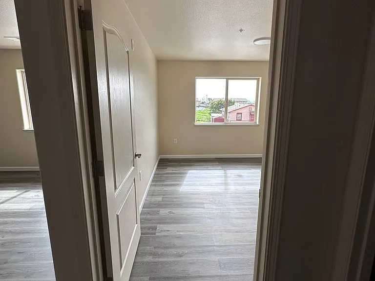 1428 Monterey St — Photo 6