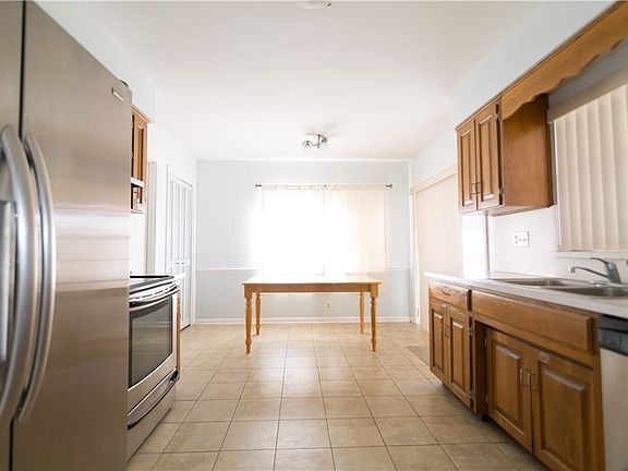 3rd image of 1026 Mockingbird Cir