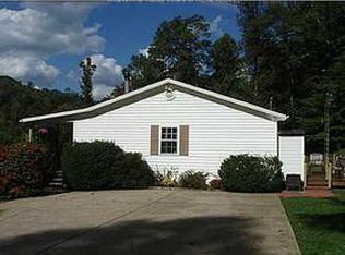 104 Woodbine Farm Rd, Scott Depot, WV 25560