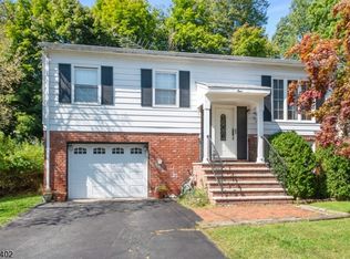 4 Tobyhanna Trl, Hopatcong, NJ 07843