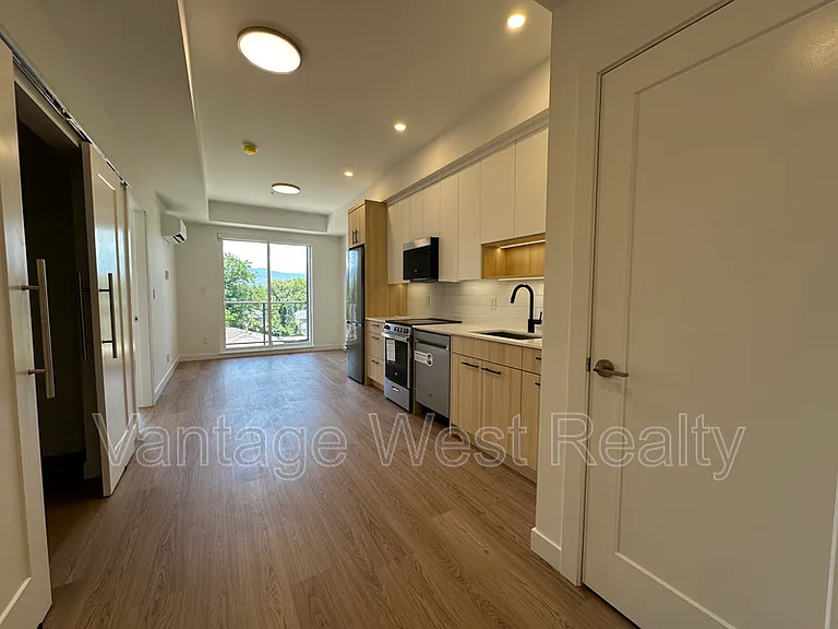 1380 Pridham Ave #305 — Photo 1