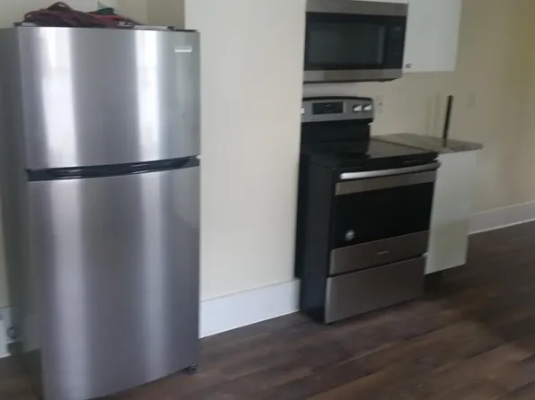 11 W Main St #2, Merrimac, MA 01860