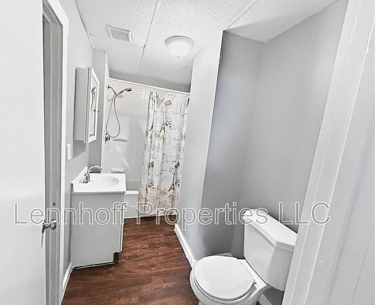 3 bed, 1.0 bath, $1,975 — Photo 2