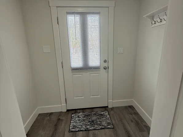 364 Carnation Rd, West Islip, NY 11795