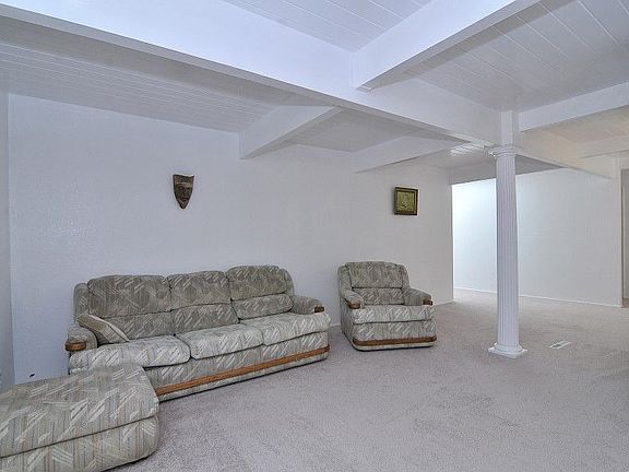3rd image of 2921 Berkshire Dr