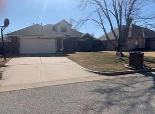 10020 Glascow Ter, Yukon, OK 73099