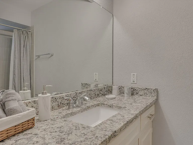 1425 Mayfield Ave — Photo 22