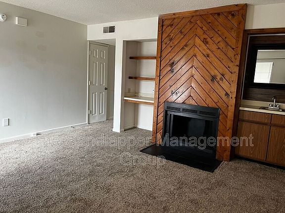 3rd image of 2446 Woodstock Ave