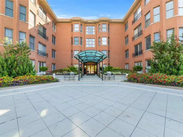 750 S Hanley Rd APT 180, Saint Louis, MO 63105