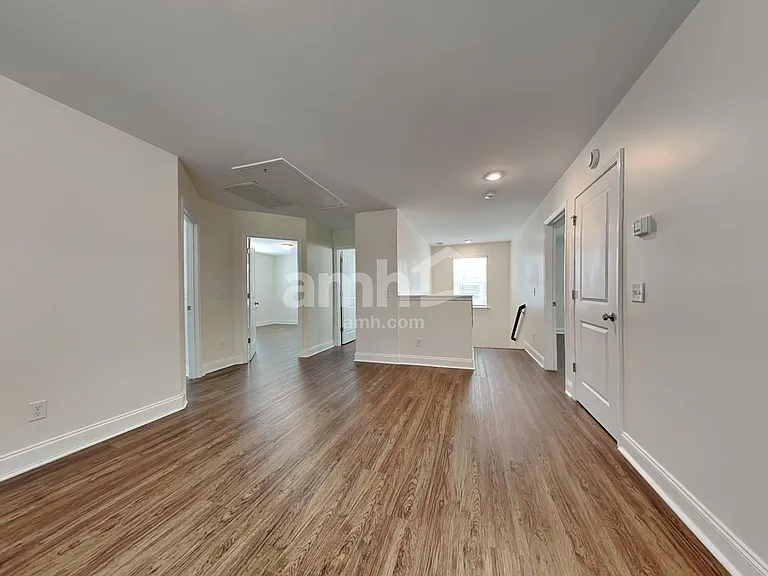 16368 Aubergine Aly — Photo 9