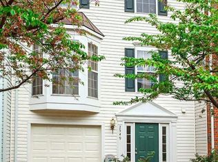 2549 Thorncroft Pl, Herndon, VA 20171