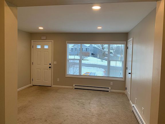 3rd image of 17 Davis Dr
